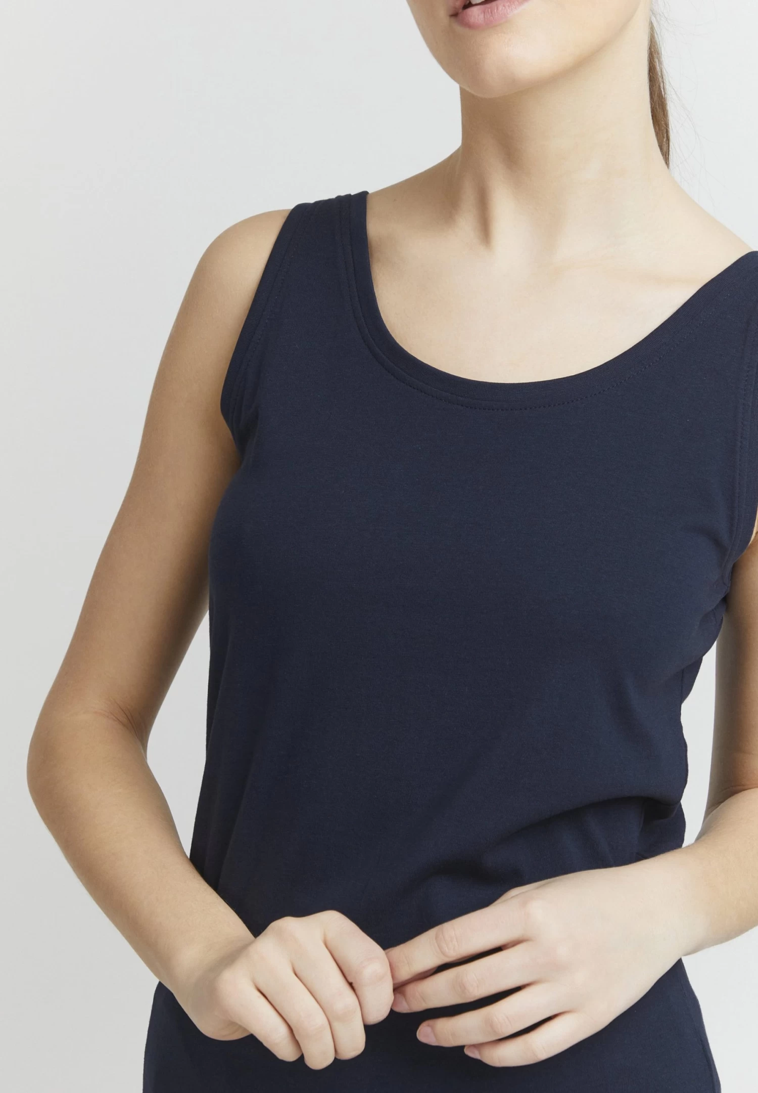 OXMO Pina - Top - Total Eclipse 4 OXMO Pina - Top - Total Eclipse - Imagen 4