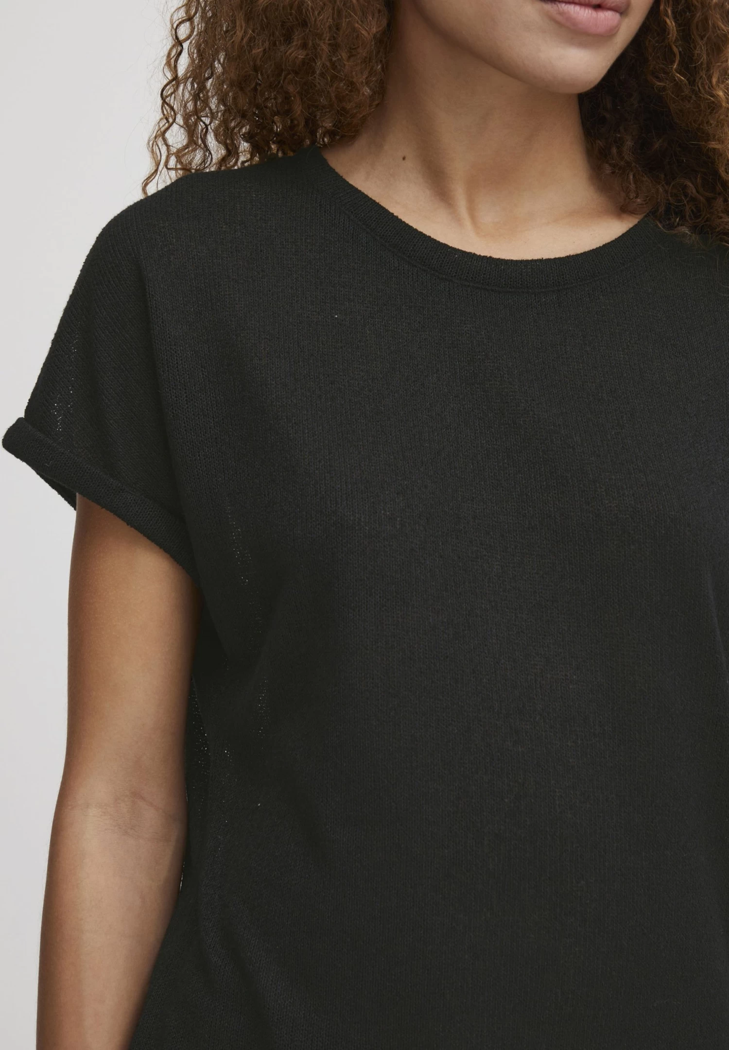 OXMO Oxkatie - Camiseta Básica - Black 4 OXMO Oxkatie - Camiseta Básica - Black - Imagen 4